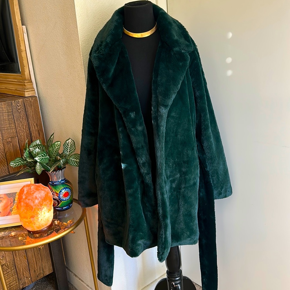 Stunning emerald green faux fur coat size S/M